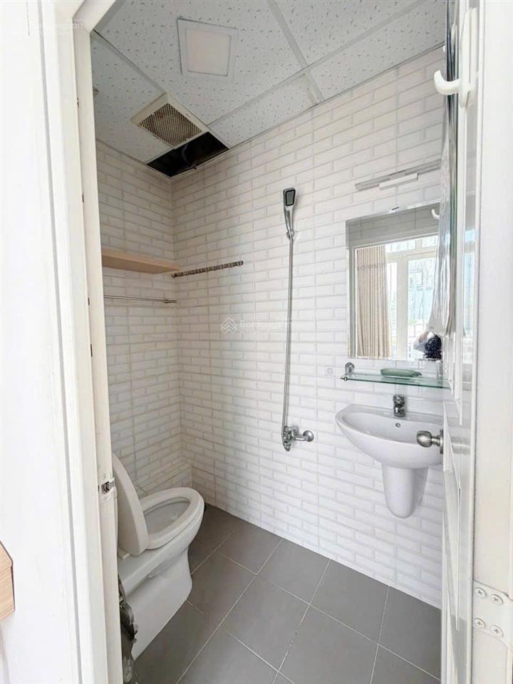Phòng cho thuê 1 phòng ngủ tách bếp ban công ngay trần hưng đạo không chung chủ đầy đủ nội thất