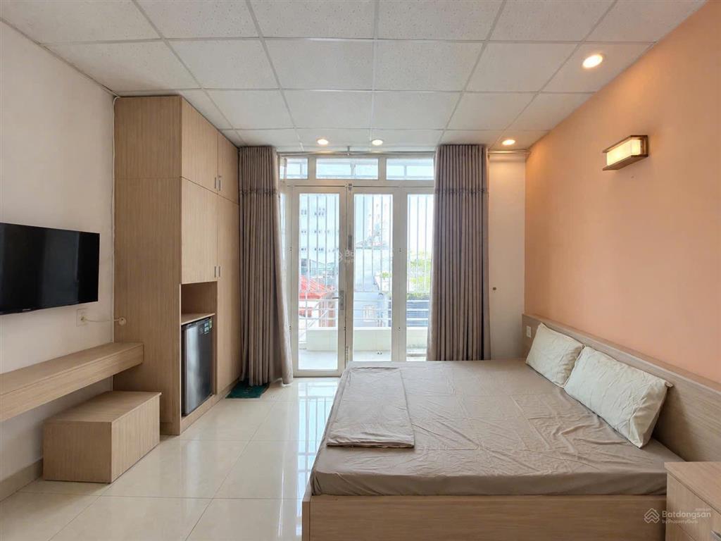 Phòng cho thuê 1 phòng ngủ tách bếp ban công ngay trần hưng đạo không chung chủ đầy đủ nội thất