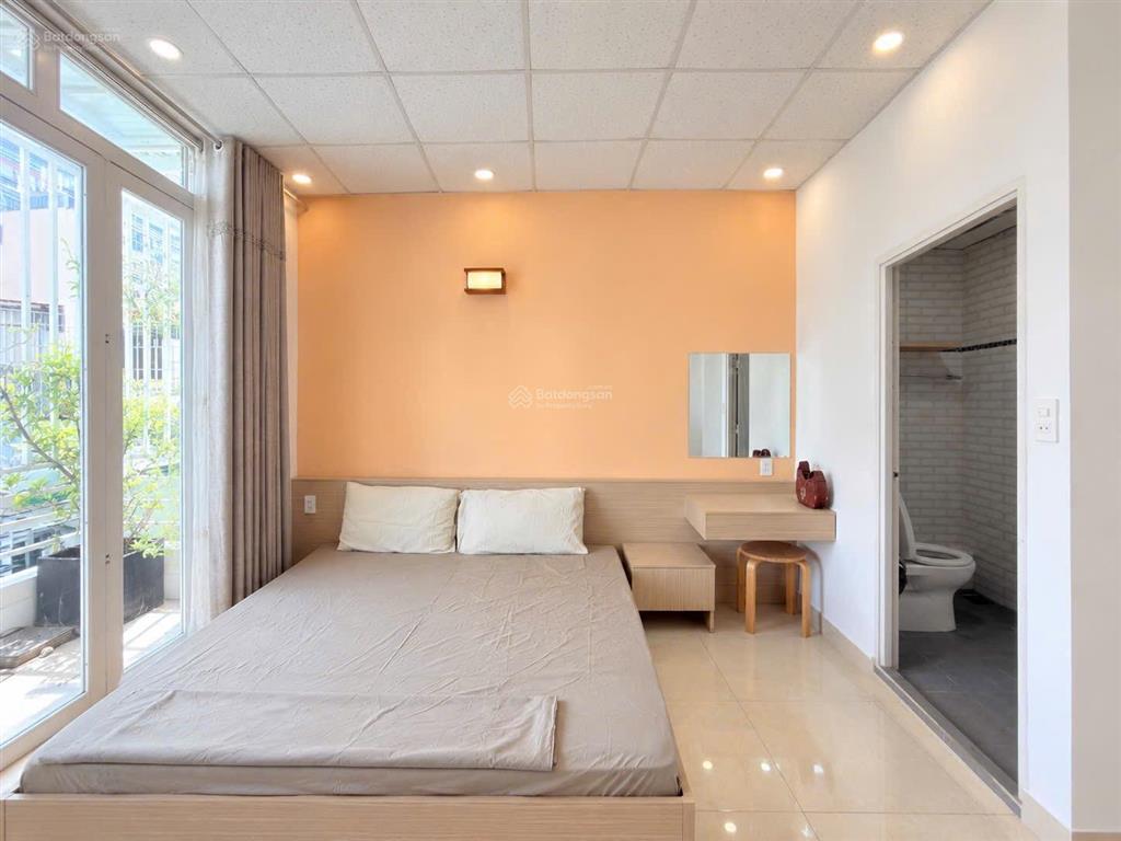 Phòng cho thuê 1 phòng ngủ tách bếp ban công ngay trần hưng đạo không chung chủ đầy đủ nội thất