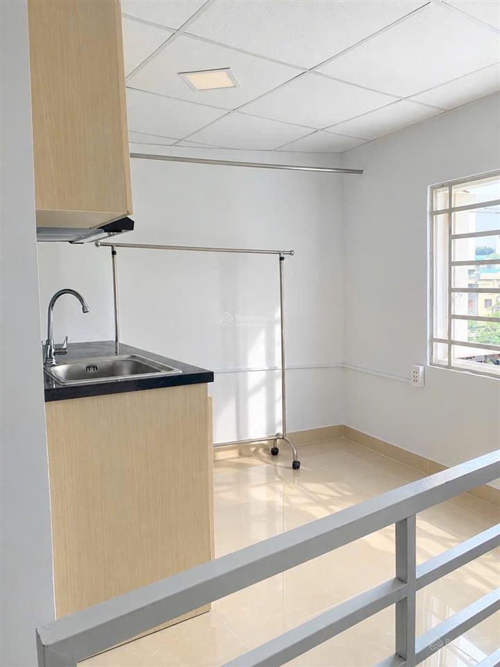 Phòng cho thuê 1 phòng ngủ tách bếp ban công ngay trần hưng đạo không chung chủ đầy đủ nội thất