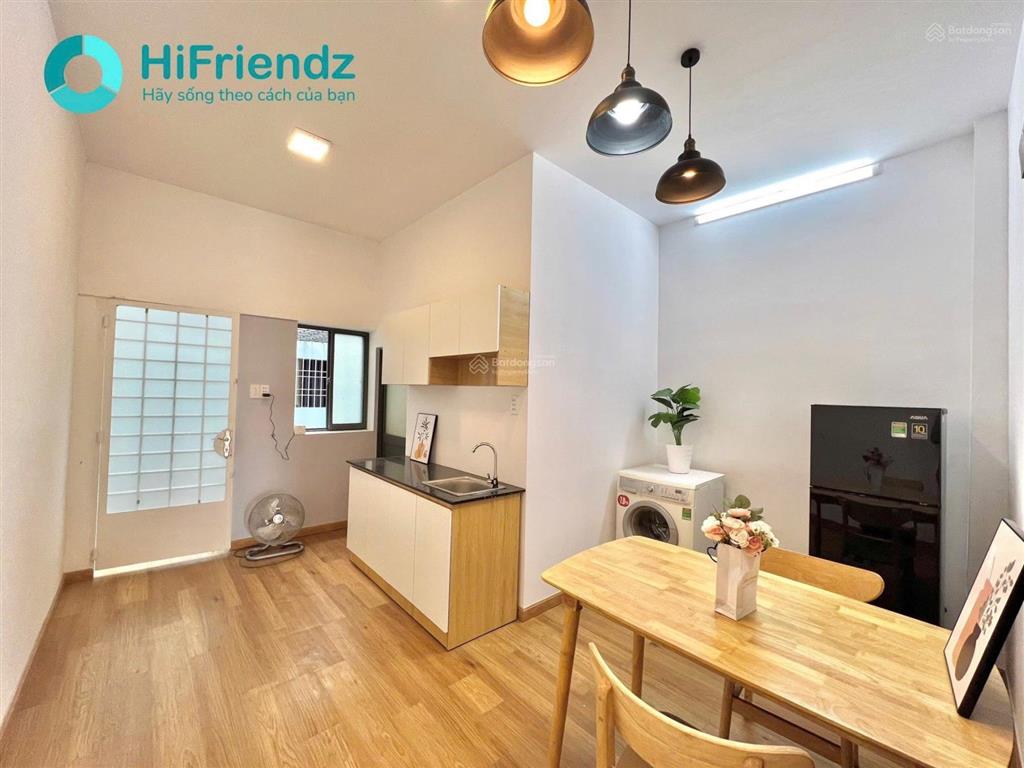 Phòng ban công 1pn 40m2 ngay cv hoàng văn thụ gần lăng cha cả đầy đủ tiện nghi cách ga t3 500m