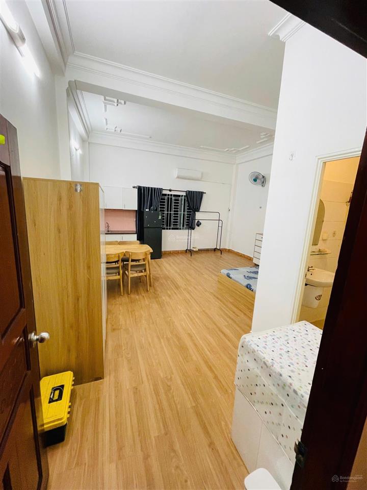 Phòng ban công 1pn 40m2 ngay cv hoàng văn thụ gần lăng cha cả đầy đủ tiện nghi cách ga t3 500m