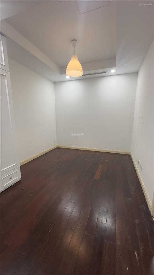 Bán cắt lỗ căn 2 phòng ngủ r4 royal city. dt 107m2 giá 10,8 tỷ,  0926 399 ***