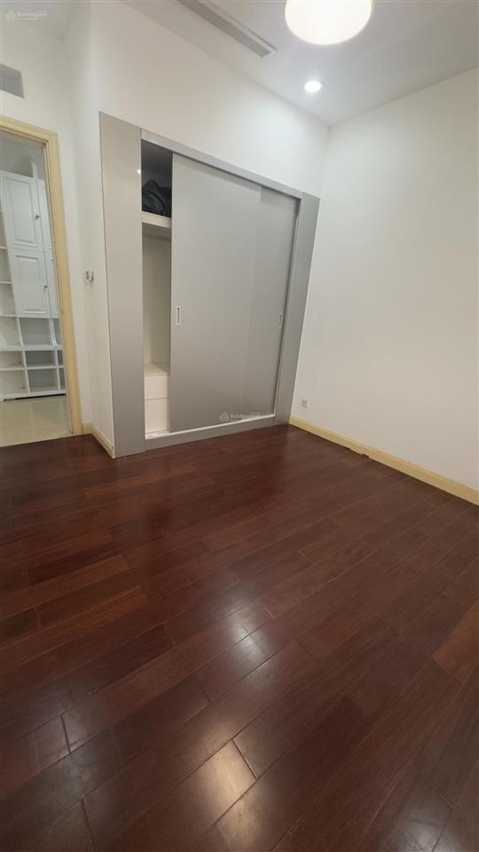 Bán cắt lỗ căn 2 phòng ngủ r4 royal city. dt 107m2 giá 10,8 tỷ,  0926 399 ***
