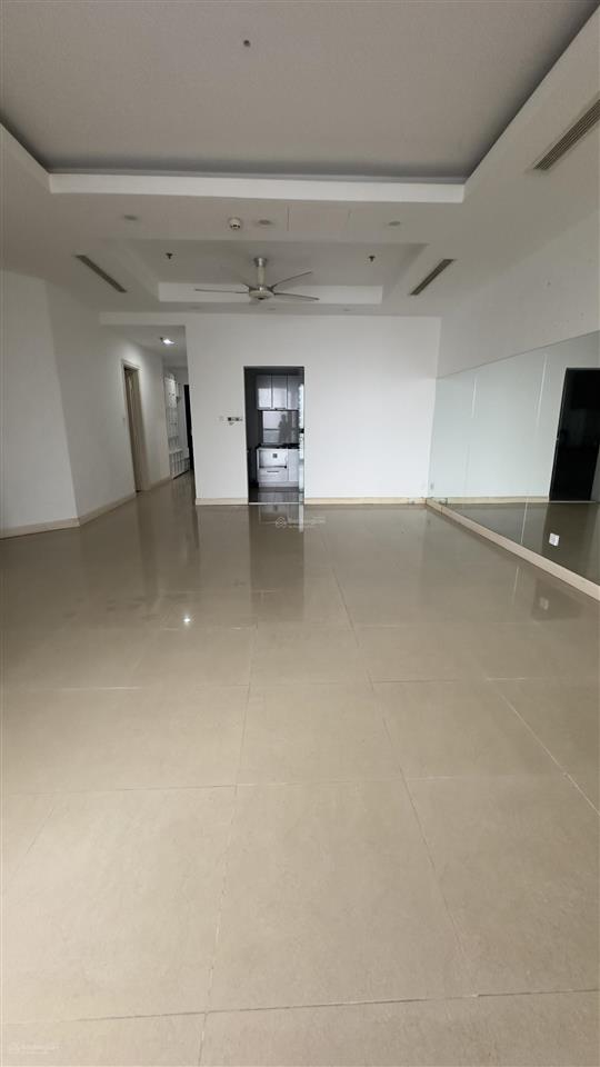 Bán cắt lỗ căn 2 phòng ngủ r4 royal city. dt 107m2 giá 10,8 tỷ,  0926 399 ***