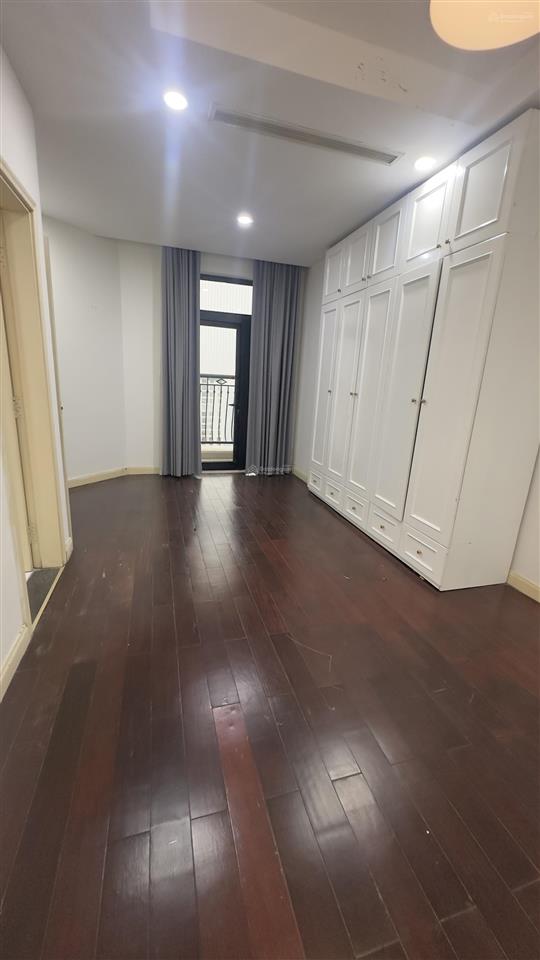 Bán cắt lỗ căn 2 phòng ngủ r4 royal city. dt 107m2 giá 10,8 tỷ,  0926 399 ***