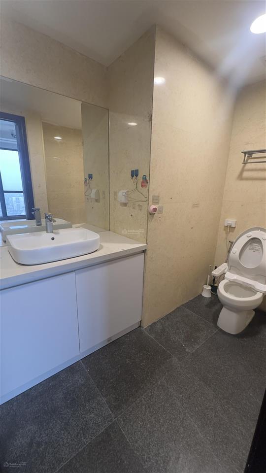 Bán căn 3 phòng ngủ 132m giá 15.5 tỷ bàn giao nhà vào ở ngay. r4 royal city  0926 399 ***