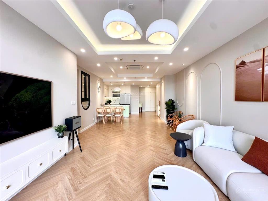 Bán căn 2 phòng ngủ r1 royal city. dt 110m2 giá 10,8 tỷ fun đồ bàn giao nhà ngay  0926 399 ***