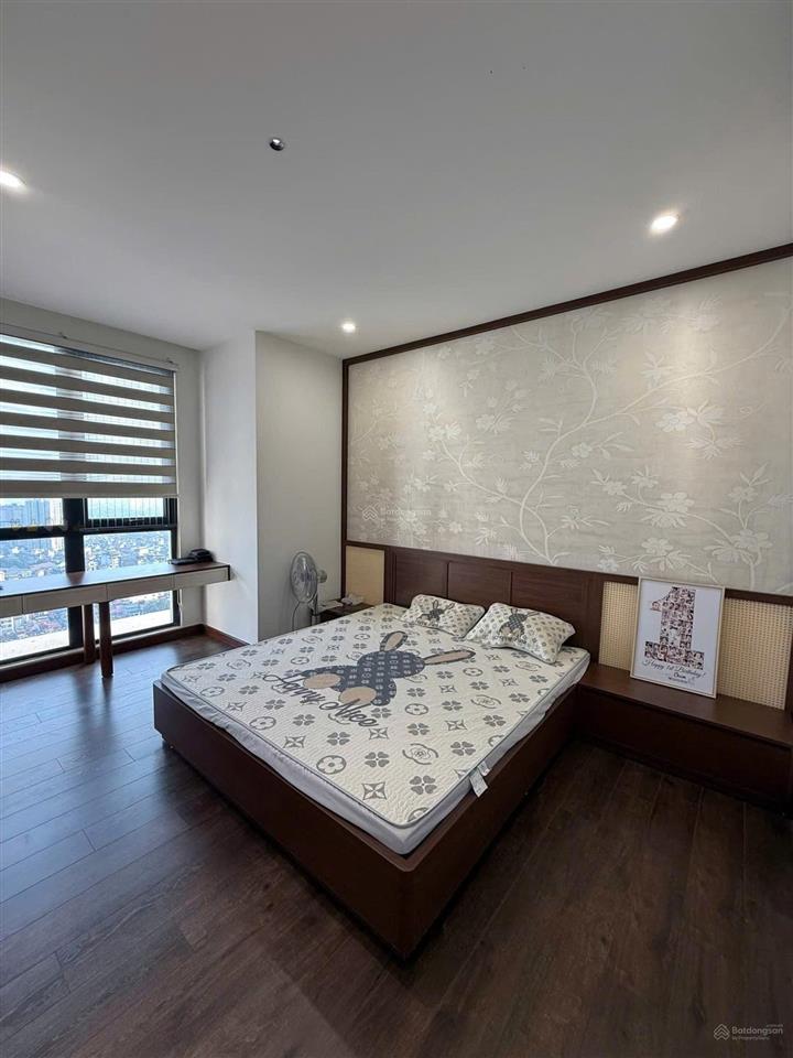Bán căn hoa hậu 3 phòng ngủ sáng. r5 royal city diện tích 133m2 giá 14.6 tỷ  0926 399 ***