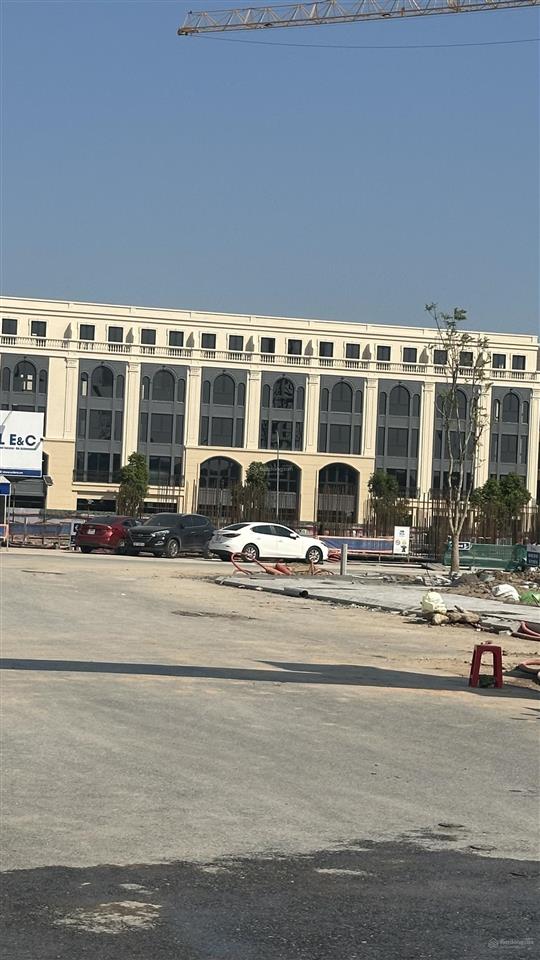 Bán căn góc 2 mặt tiền khu ngôi sao diện tích 120m2 giá 51 tỷ  0926 399 ***