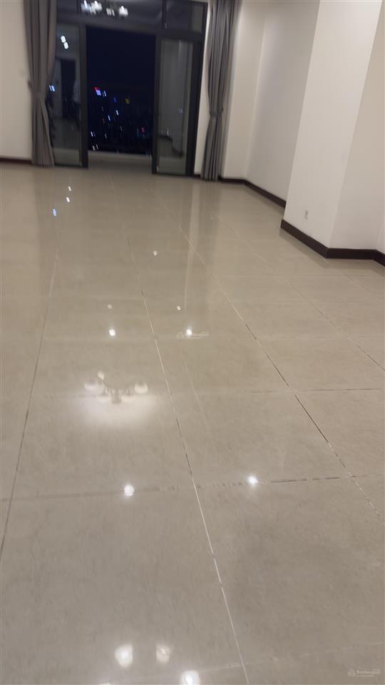 Chính chủ bán căn 3 phòng ngủ sáng r4 diện tích 132m2 giá 13.9 tỷ  0926 399 ***