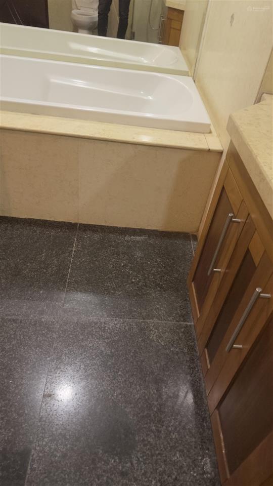 Bán căn 2 phòng ngủ r1 diện tích 109m2 giá 9.6 tỷ đồ cơ bản  0926 399 ***