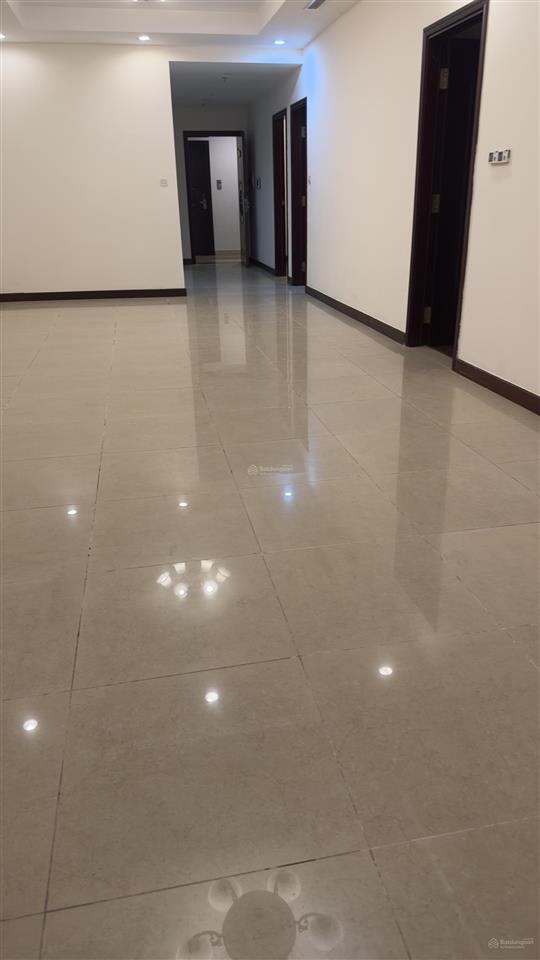 Bán căn 2 phòng ngủ r1 diện tích 109m2 giá 9.6 tỷ đồ cơ bản  0926 399 ***