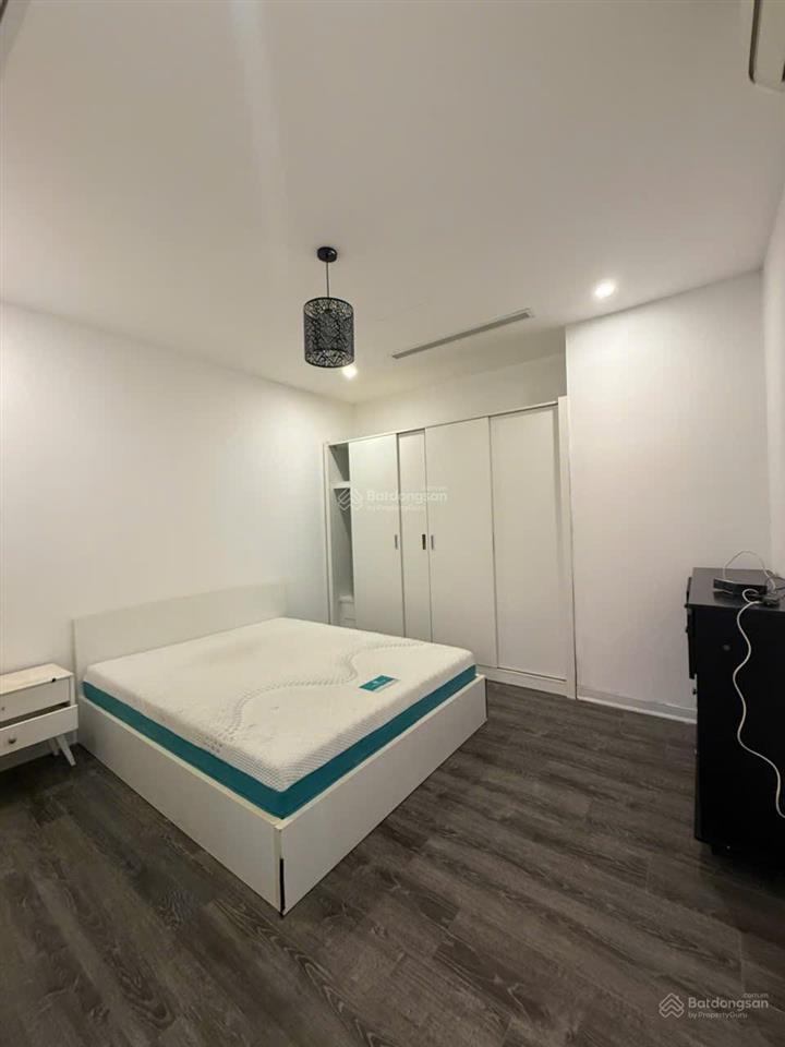 Chính chủ bán căn 2 phòng ngủ diện tích 103m2 r4 royal giá 82tr/m2  0926 399 ***