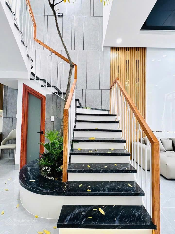 Bán nhà gần tp biên hòa, 100 m2 sổ riêng thổ cư đường 7m. ngay gần trường lái bửu long.