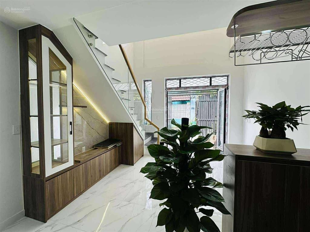 Nhà đẹp mới tân trang, hẻm xe hơi để trước nhà, diện tích 55m2, thông ra lê văn việt giá 5.150 tỷ