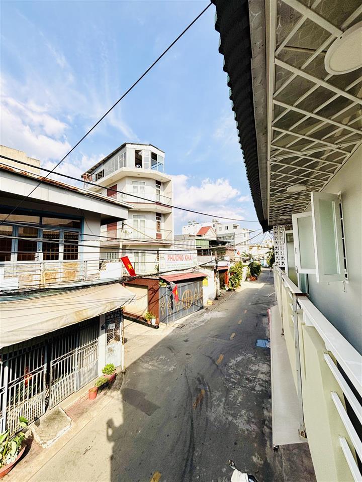 Mặt tiền kinh doanh, hẻm xe hơi trách ngay học viện chính trí khu vực ii, giá 2.15 tỷ