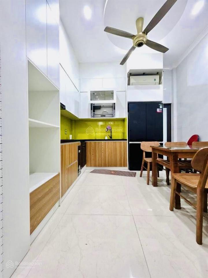 Nhà đẹp sang trọng, full nội thất, 3 tầng 4 pn, ngay trương văn thành q9 giá 5.x tỷ