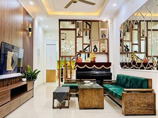 Nhà đẹp sang trọng, full nội thất, 3 tầng 4 pn, ngay trương văn thành q9 giá 5.x tỷ