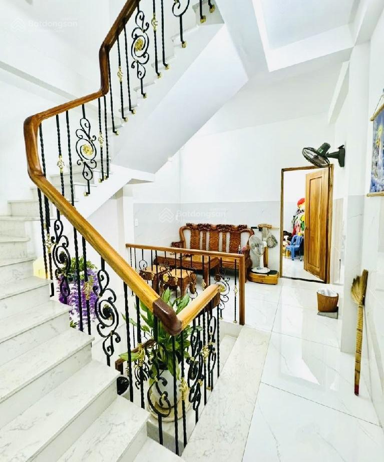 Nhà đẹp hiện đại, 4 tầng, hẻm xe hơi 7 chỗ gần mặt tiền lê văn việt giá 6.3 tỷ