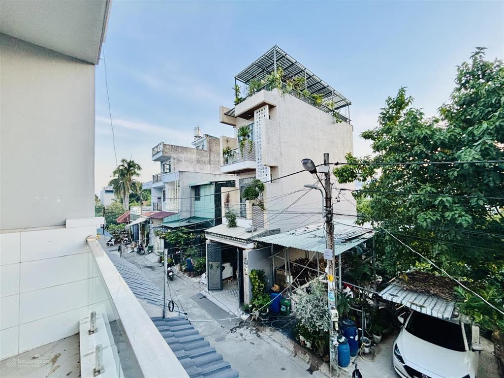 Nhà đẹp sang trọng hẻm xe hơi trách nhau, 3 tầng nguyễn duy trinh giá 5.4 tỷ
