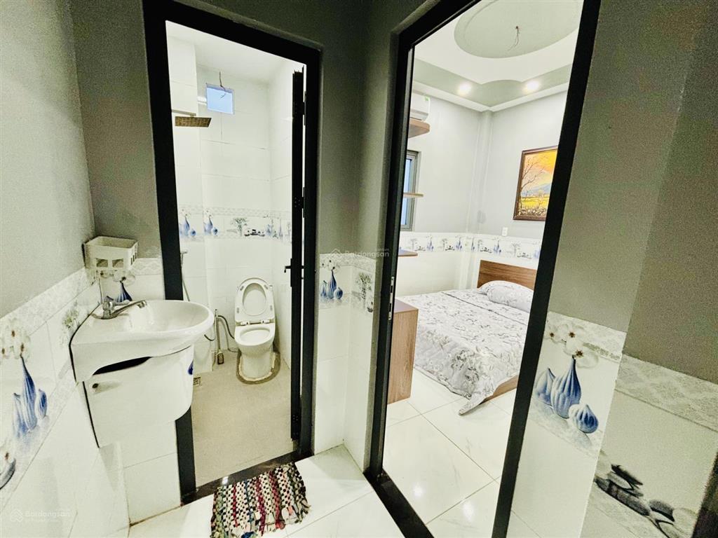 Nhà đẹp sang trọng hẻm xe hơi trách nhau, 3 tầng nguyễn duy trinh giá 5.4 tỷ