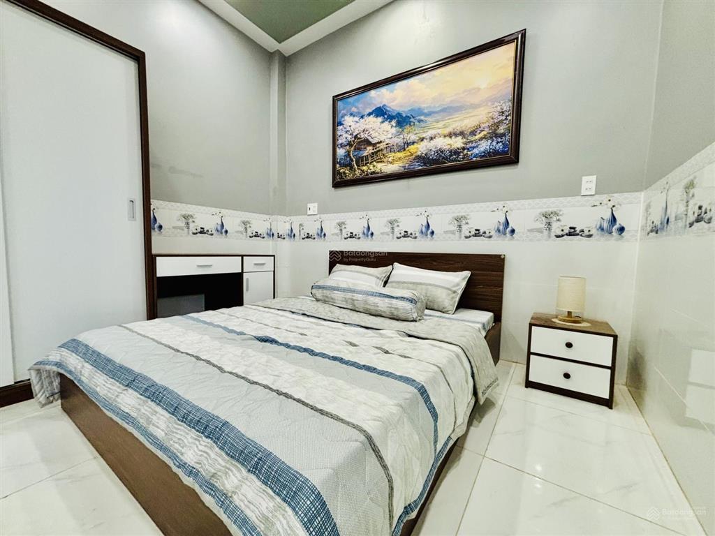 Nhà đẹp sang trọng hẻm xe hơi trách nhau, 3 tầng nguyễn duy trinh giá 5.4 tỷ