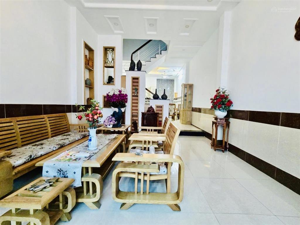 Nhà đẹp 3 tầng sân để xe hơi 7 chỗ gần mặt tiền man thiện giá 7.2 tỷ