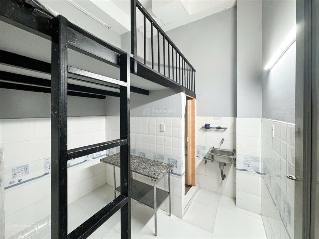 Phòng trọ có gác sẵn máy lạnh  thang máy  bảo vệ  trung tâm tân bình phú nhuận