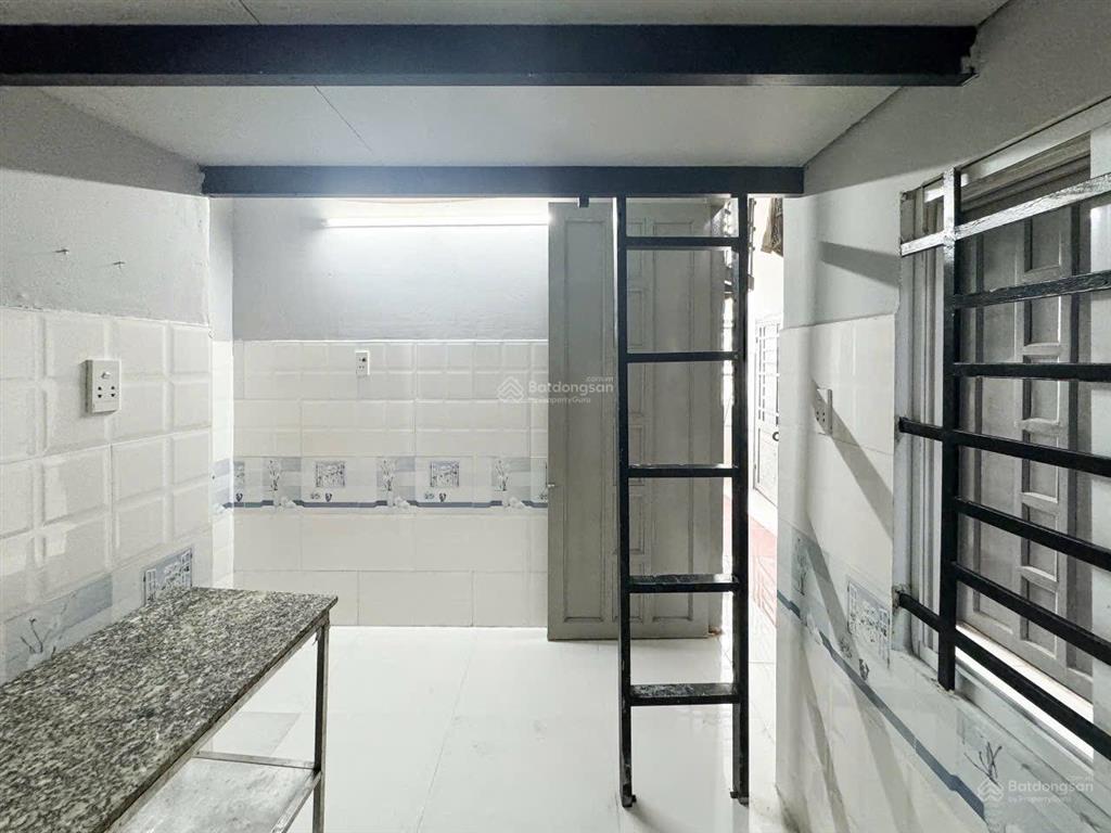 Phòng trọ có gác sẵn máy lạnh  thang máy  bảo vệ  trung tâm tân bình phú nhuận