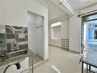 Cho thuê phòng ban công thoáng  nội thất cơ bản  kế bên công viên gia định  khu sân bay