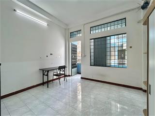 Cho thuê phòng ban công sẵn nội thất như hình  kế bên công viên gia định  khu sân bay