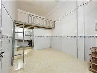 Cho thuê phòng gác rộng  có máy lạnh  gần công viên hoàng văn thụ  khu sân bay