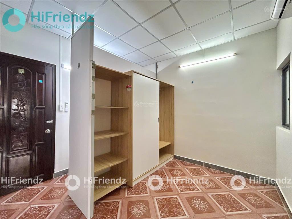Cho thuê căn hộ 1 phòng ngủ ban công tách bếp  gần công viên hoàng văn thụ