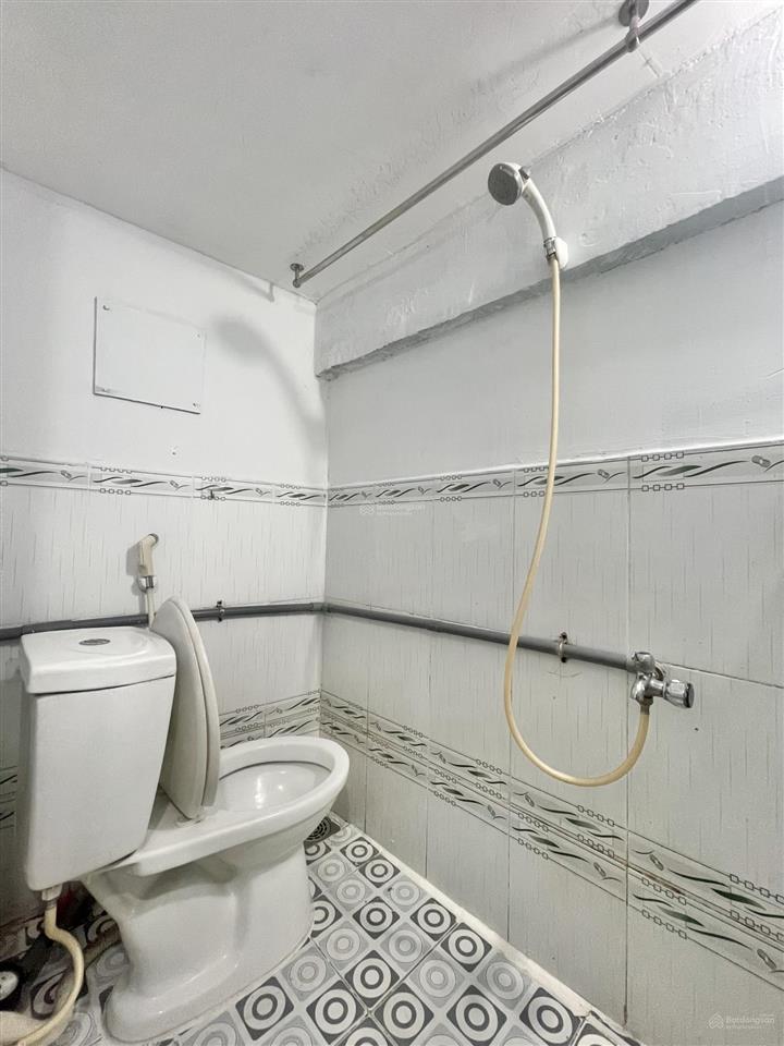 Cho thuê phòng gác có sẵn máy lạnh  không nội thất  gần cầu công lý