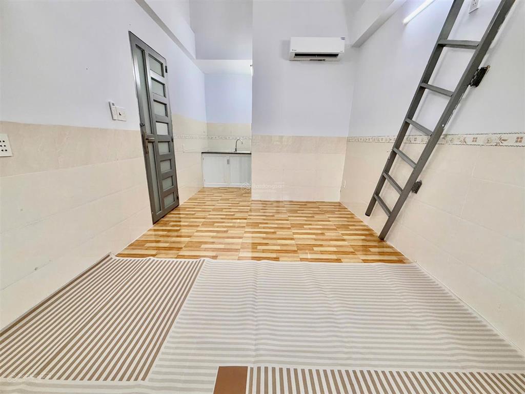 Cho thuê căn hộ có gác cao  thang máy  full nội thất  kế bên công viên gia định