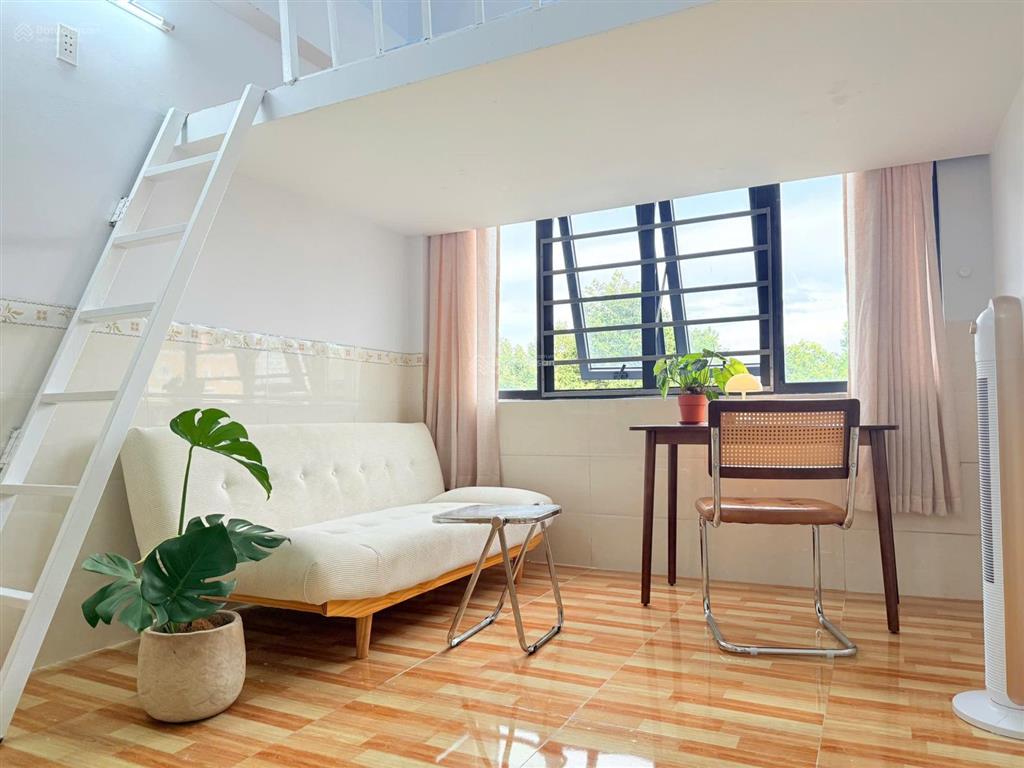 Cho thuê phòng gác cửa sổ thoáng view công viên gia định  thang máy  khu sân bay