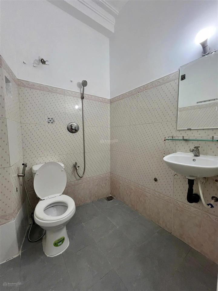 Cho thuê căn 1 phòng ngủ ban công tách bếp  full nội thất  gần sân bay  công viên hoàng văn thụ