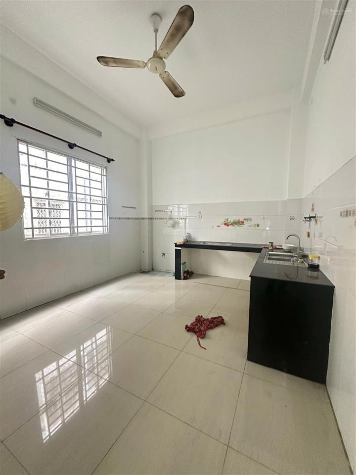 Cho thuê nhà hxh 1 trệt 1 lầu  4pn 5wc rộng 72m2  gần khu bàu cát  trường chinh