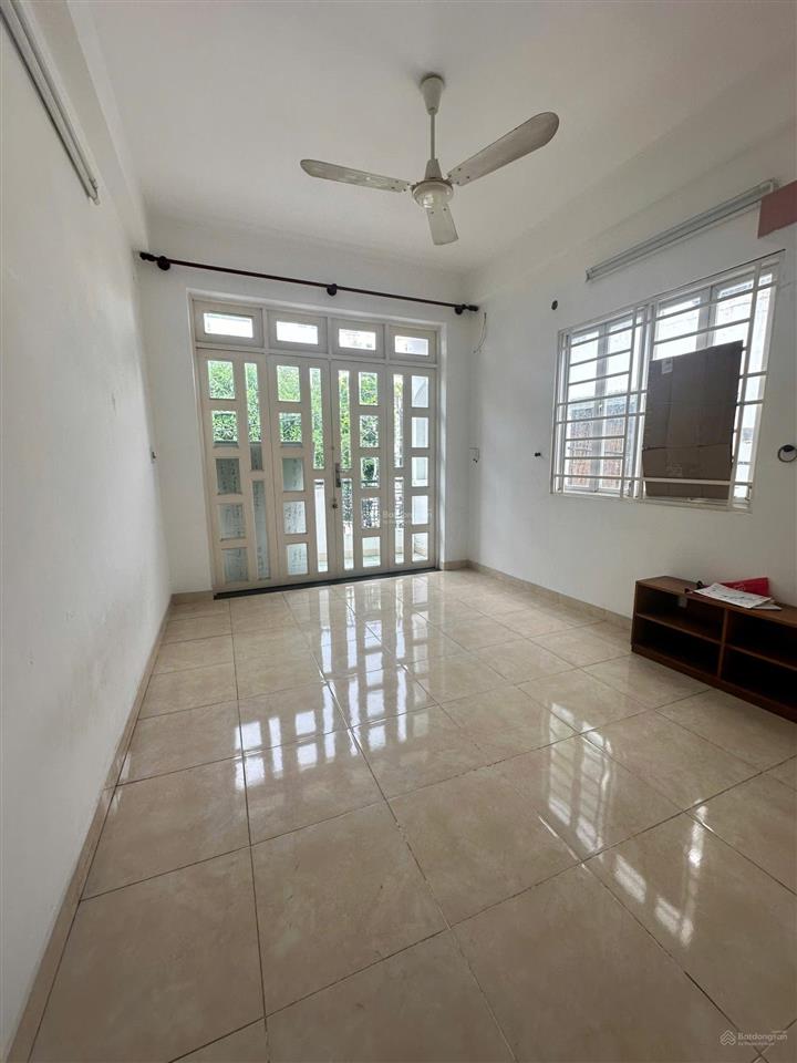 Cho thuê nhà hxh 1 trệt 1 lầu  4pn 5wc rộng 72m2  gần khu bàu cát  trường chinh