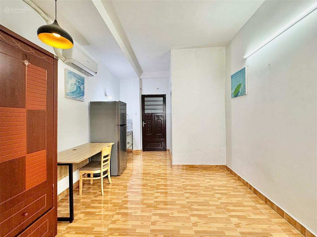 Cho thuê phòng studio cửa sổ thoáng  nội thất cơ bản  gần ngã tư phú nhuận