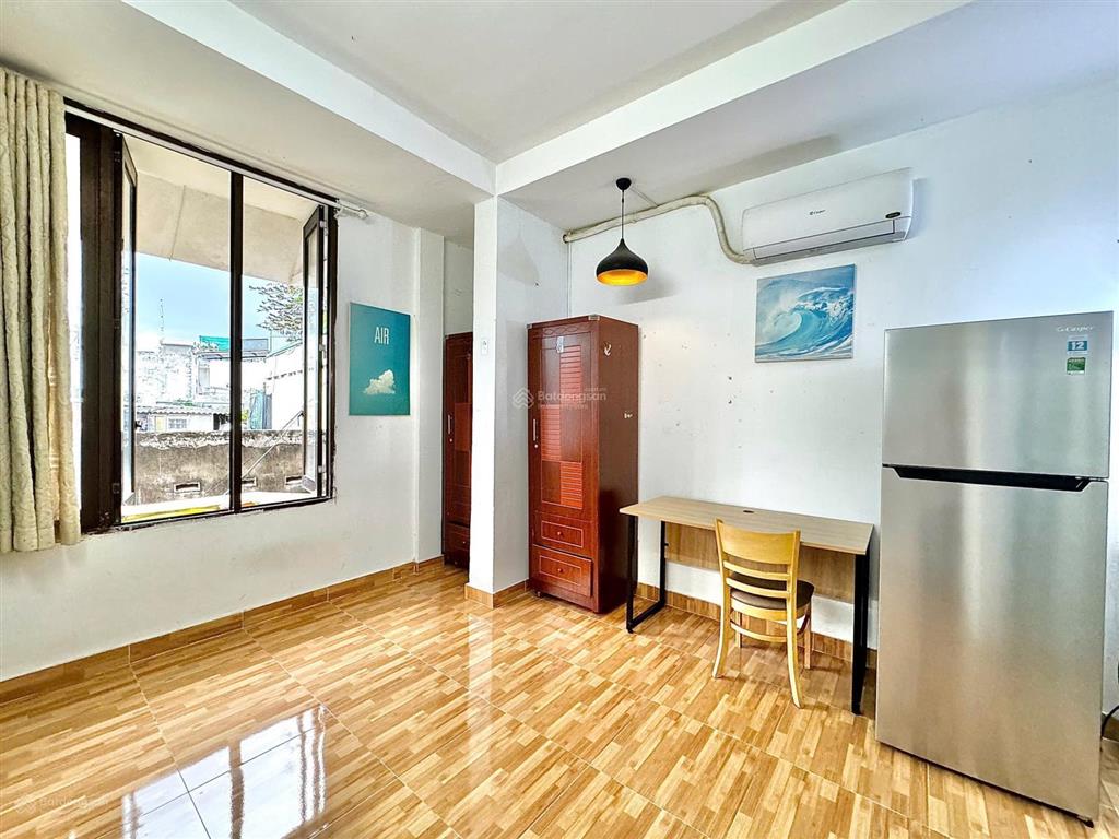 Cho thuê phòng studio cửa sổ thoáng  nội thất cơ bản  gần ngã tư phú nhuận