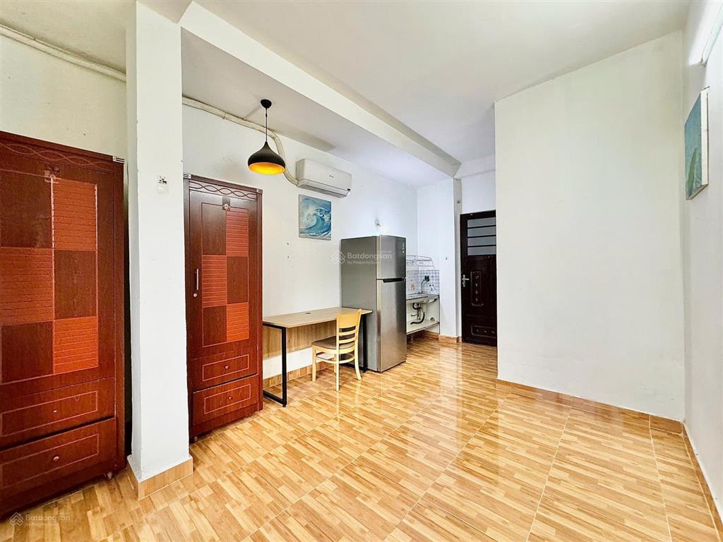 Cho thuê phòng studio cửa sổ thoáng  nội thất cơ bản  gần ngã tư phú nhuận