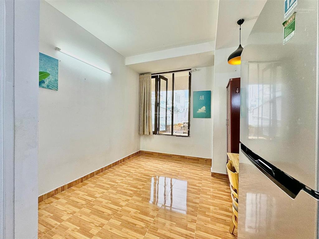 Cho thuê phòng studio cửa sổ thoáng  nội thất cơ bản  gần ngã tư phú nhuận