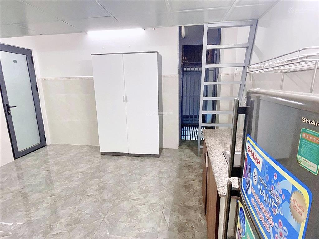 Cho thuê phòng gác full nội thất  thang máy  gần khu phan xích long  phan đăng lưu