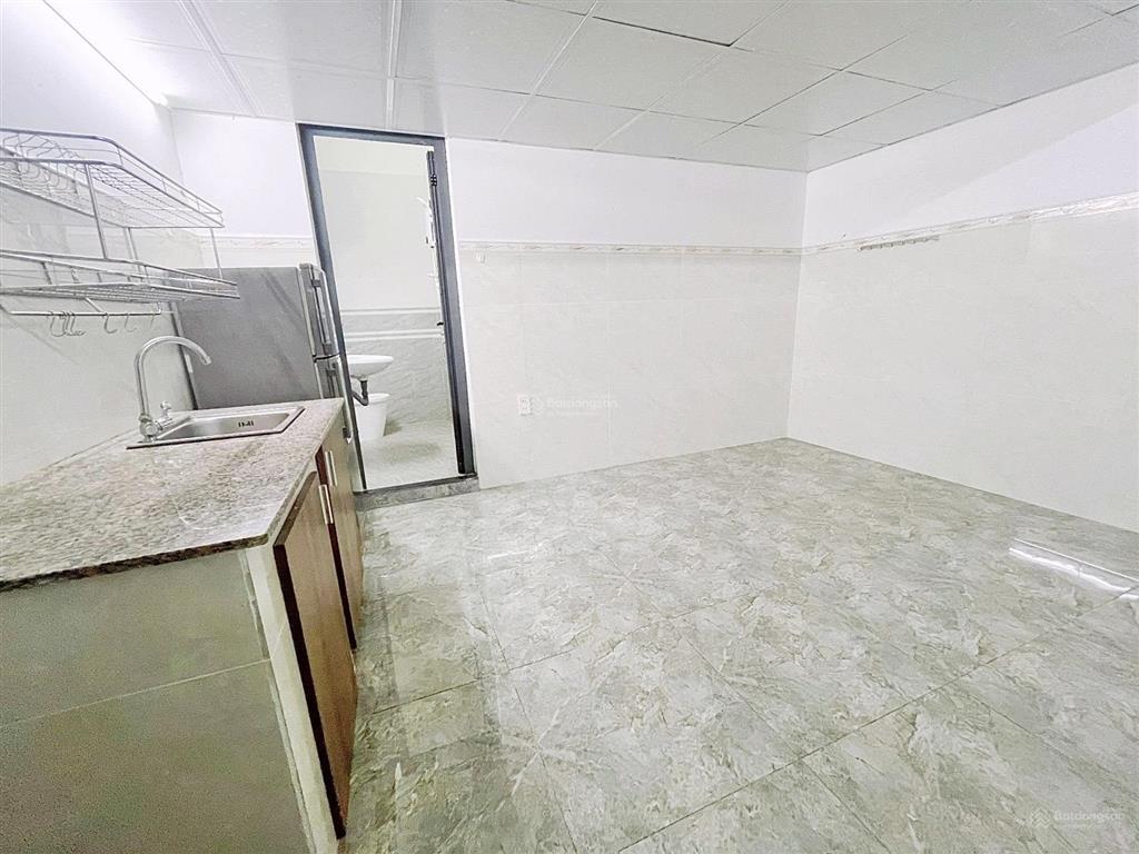 Cho thuê phòng gác full nội thất  thang máy  gần khu phan xích long  phan đăng lưu