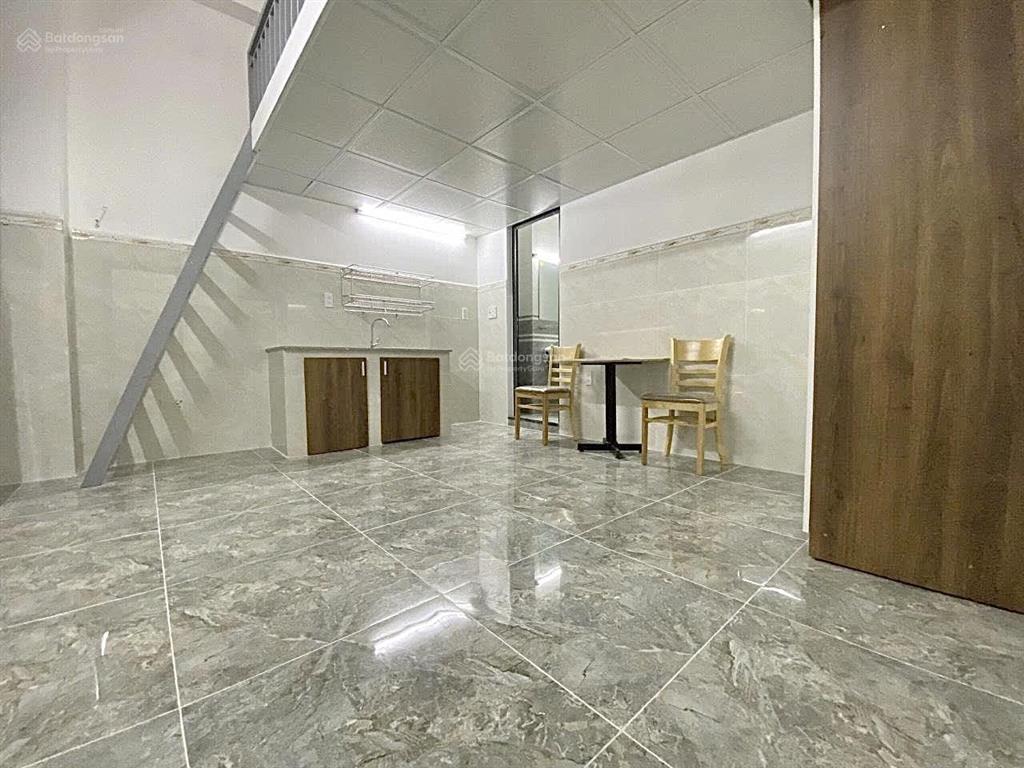 Cho thuê phòng gác full nội thất  thang máy  gần khu phan xích long  phan đăng lưu