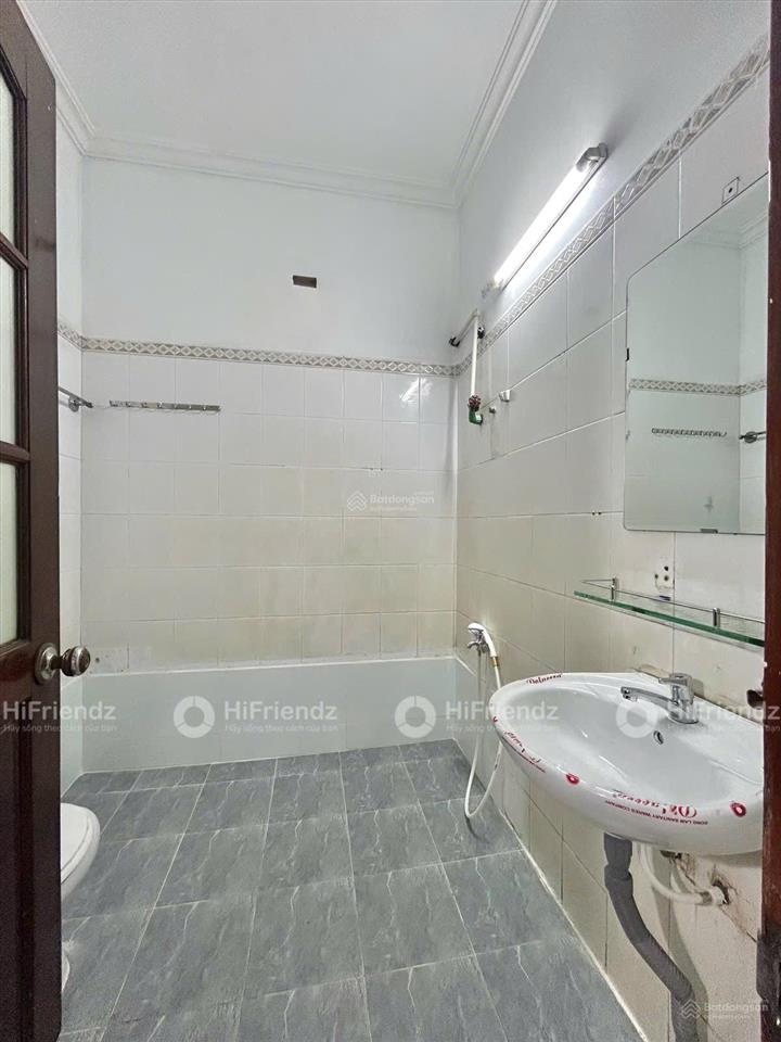 Cho thuê phòng gác rộng  thang máy  lê văn sỹ  gần chợ phạm văn hai