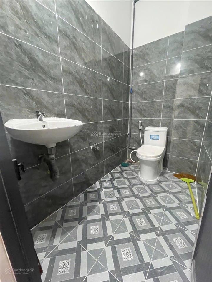 Cho thuê căn hộ 2 phòng ngủ cửa sổ thoáng giá rẻ  đối diện công viên gia định