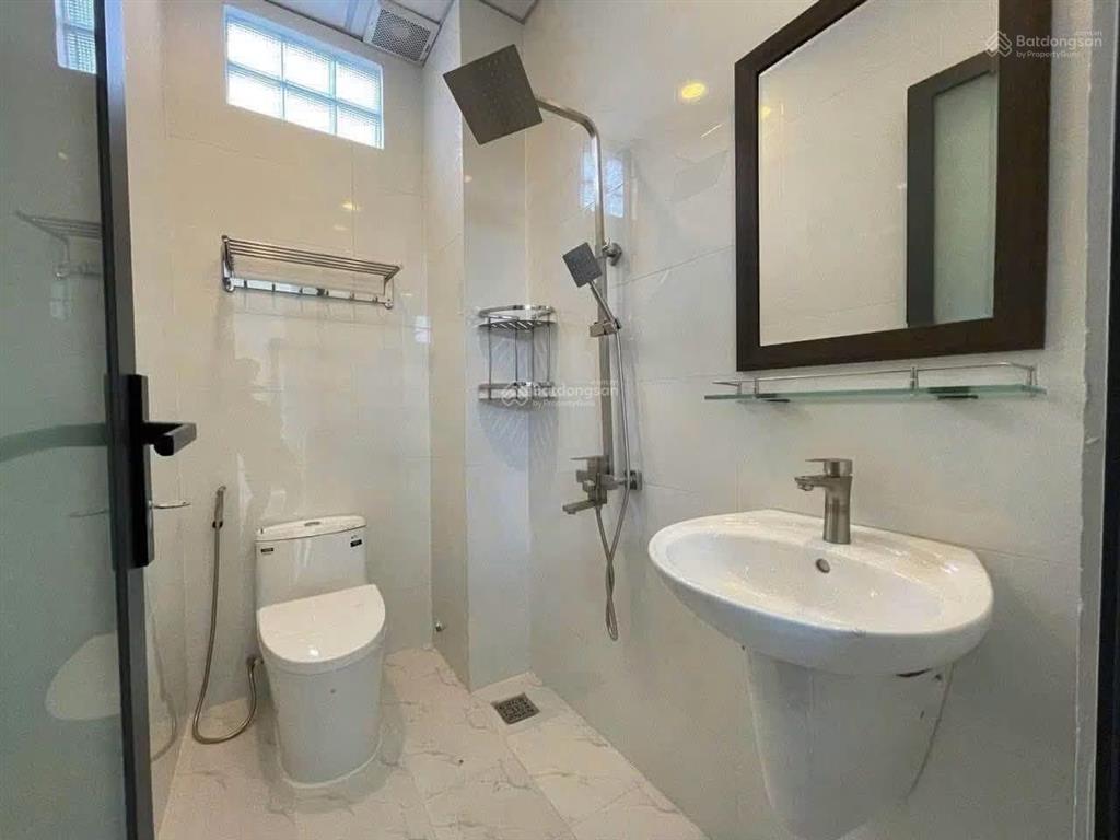 Cho thuê căn hộ full nội thất ban công gần đh ftu, hutech, uth, uef, hiu